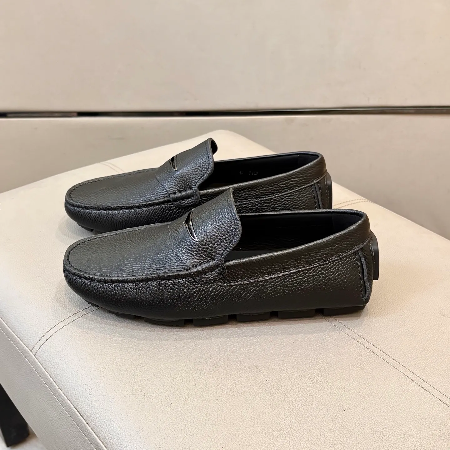 Factory price: 460💰LV men's beanie shoes 2025 official website synchronized <market top version> imported first-layer cowhide ➕ black cowhide original packaging. Size 38-45